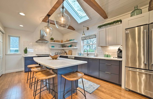 Manistee Cottage | Chic Manistee Cottage: Steps to Lake Michigan!