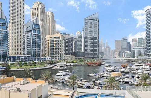 Dubai Marina Apartment | Chic Marina View - Timeless Studio Escape