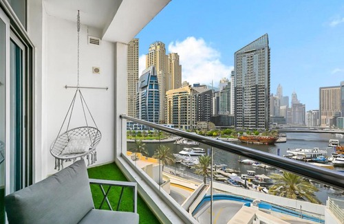 Dubai Marina Apartment | Chic Marina View - Timeless Studio Escape