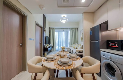 Dubai Apartment | Chic Meydan Apt with Balcony and City & Pool Views-1012
