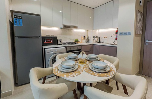 Dubai Apartment | Chic Meydan Apt with Balcony and City & Pool Views-1012