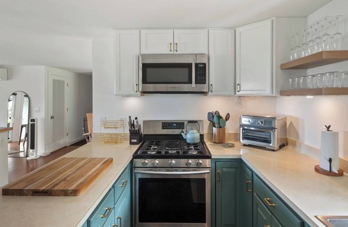 Malletts Bay House | Chic Mid-Century Modern Retreat: Steps from Beach & Bike Path
