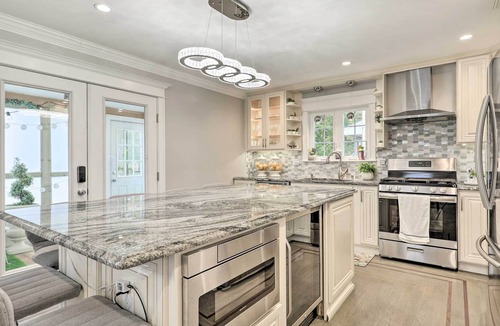 Milton House | Chic Milton Getaway ~ 10 Miles to Downtown Boston!