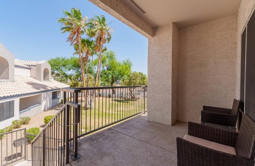 Greenbell Apartment | Chic Modern 1BR Apartment at Lookout Mountain by Stay Gia