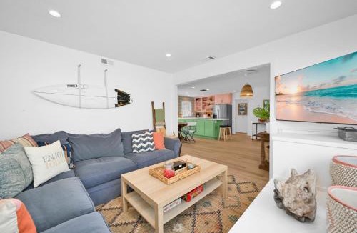 Santa Ana Heights House | Chic Modern Designed Home with Private Studio