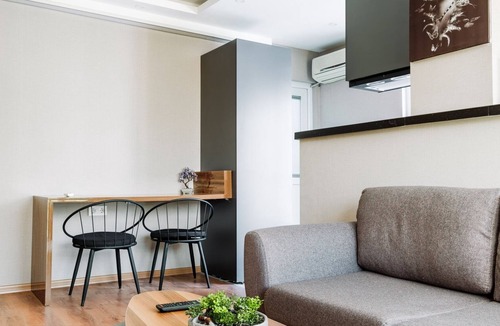 Yakuplu Apartment | Chic Modern Flat 2 min to Metro, Near Marmara Park