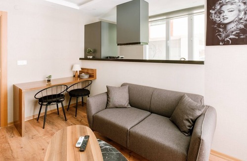 Yakuplu Apartment | Chic Modern Flat 2 min to Metro, Near Marmara Park