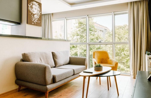 Yakuplu Apartment | Chic, Modern Flat Near Torium Mall in Beylikduzu