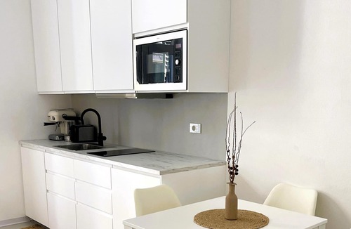 La Spezia Historic Centre Apartment | Chic & modern for groups & families-10 guests, in city center with 2 balconies