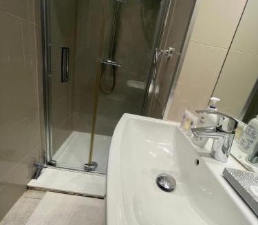 London Borough of Hounslow Apartment | Chic Modern Studio Apartment near Heathrow Airport