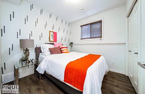 Jasper Place Apartment | Chic Modern Vibes - Sleeps 6 - Netfix - Wifi - Long Stays