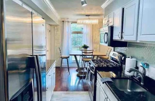 Annandale Condo | Chic Mosaic District 2BR/1BA Condo pet friendly near DC w/pool