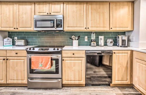 Myrtle Beach Apartment | Chic Myrtle Beach Condo Walk to the Beach!