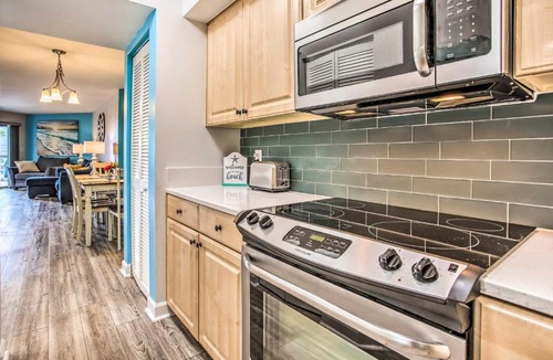 Myrtle Beach Apartment | Chic Myrtle Beach Condo Walk to the Beach!