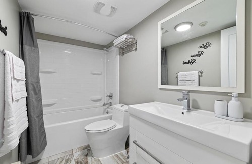 Town of Lloyd Apartment | Chic New York Studio with Kitchen
