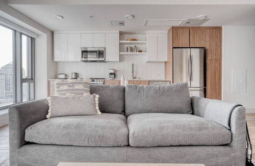 Downtown Oakland Apartment | Chic Oakland 1BR w/Gym, Pool & Coworking, walk to BART, by Blueground