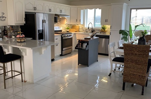 Tilbury House | Chic, oasis 5BR with in ground Pool Hot Tub, Magical Yard—Perfect for Any Stay