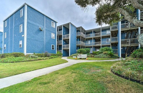 Sneads Ferry House | Chic Oceanfront North Topsail Beach Condo w/Deck