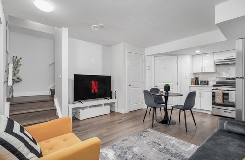 Southeast Edmonton House | Chic Orchard Getaway –Close to YEG & Everything
