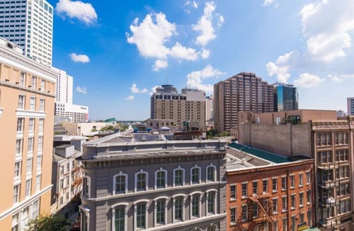 Central Business District Hotel | Chic Penthouse - City Skyline View - Near it all!