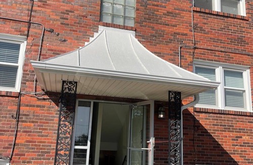 Joslyn Castle Apartment | Chic Pet-Friendly Apartment Near Blackstone & UNMC