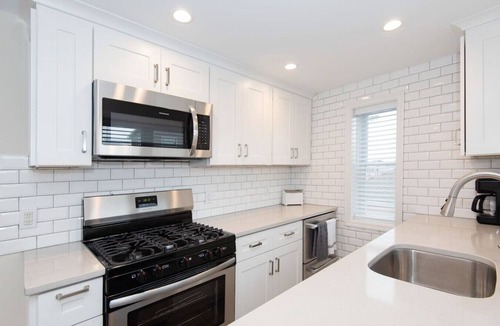 Point Pleasant Beach Apartment | Chic place 180ft to beach, parking