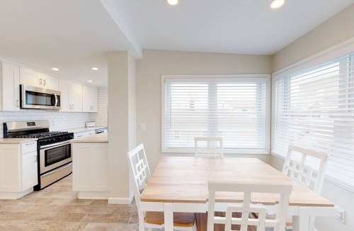 Point Pleasant Beach Apartment | Chic place 180ft to beach, parking