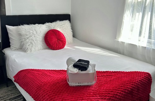 Hicksville Cabin | 💎 Chic Private Room 🛜 Fast Wi-Fi 👣Near LIRR & Shops