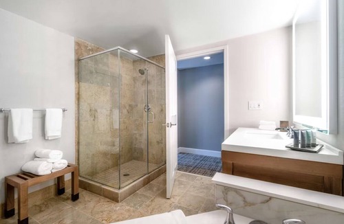 Braselton Hotel | Chic Private Room w/Enchanting Details Perfect for Golf or Tennis Weekends