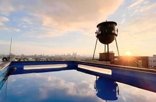Norris Square Apartment | Chic professional Fishtown studio sublet with rooftop pool,