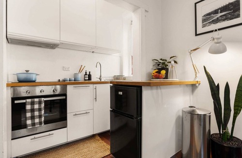 Kings Cross Apartment | Chic Quiet Apartment Close to Everything