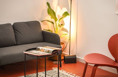 Haifa Apartment | Chic Red Studio near Talpiot Market