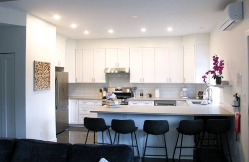 Okanagan-Similkameen Apartment | Chic Retreat | Rooftop Sauna, BBQ + Lake Views