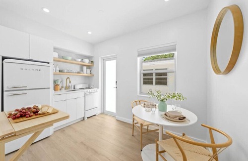 Mango Groves Apartment | Chic & Retro - King bed -close to beach - Villa 7