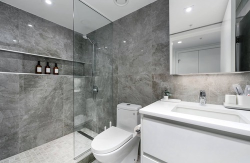 Richmond City Centre Apartment | Chic Richmond Central Condo