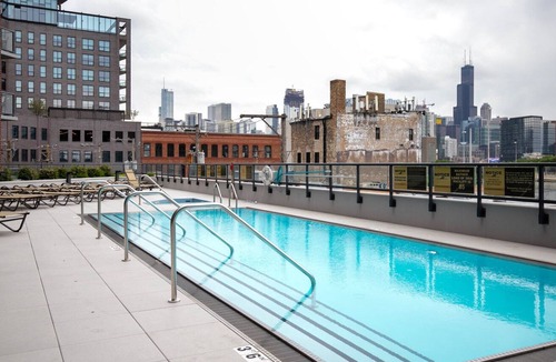River West Apartment | Chic River West 1BR w/ Lounge, Roof & Gym, nr L, by Blueground