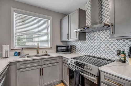 Southbank Apartment | Chic Riverfront apartment in downtown San Marco