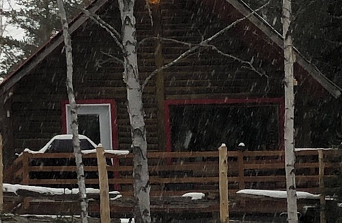 Peribonka Cabin | Chic, rustic log cabin near the farm in the heart of nature.