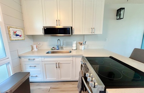 Foster Village Condo | Chic Salt Lake 2-Bedroom at Fairway Gardens | Pool