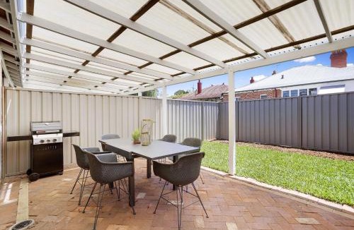 West Perth House | Chic Semi-Detached 2-Bed Home with Outdoor Dining