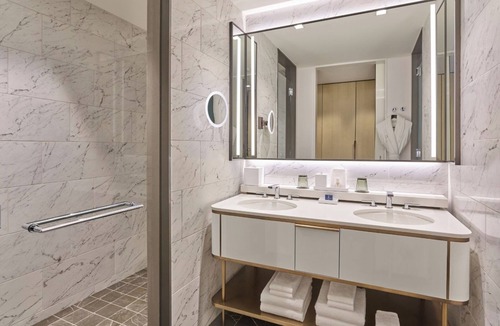 Fort Worth Cultural District Hotel | Chic Space w/Balcony Near Major Fort Worth Attractions