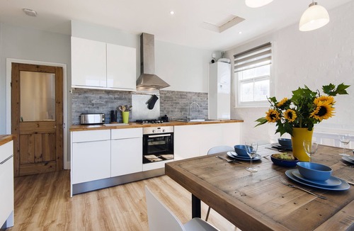 Earlsfield House | Chic & Spacious Family Home in South West London 🏡
