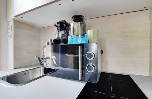Porte-Saint-Martin Apartment | Chic Studio - 2P - Porte Saint-Martin
