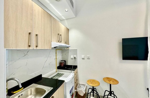 Bur Dubai Apartment | Chic Studio apartment in fabulous Dubai with WiFi, AC