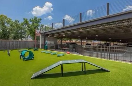 Astrodome Apartment | Chic Studio Apartment with AC, WiFi, fitness room in Med Cntr Houston