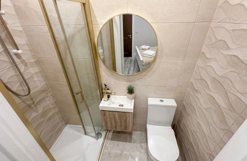Kensal Green House | Chic Studio Auto Check-In, 15 Min to Central