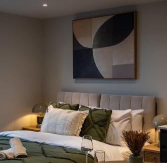 Friern Barnet Apartment | Chic Studio Easy City Links Perfect Stay Wifi & Parking