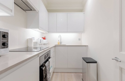 Brompton & Hans Town Apartment | Chic Studio Flat —8 Mins to Harrods, Knightsbridge