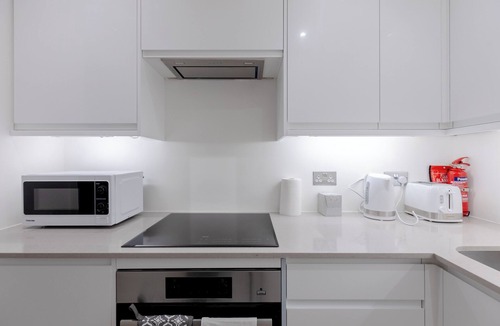 Brompton & Hans Town Apartment | Chic Studio Flat —8 Mins to Harrods, Knightsbridge