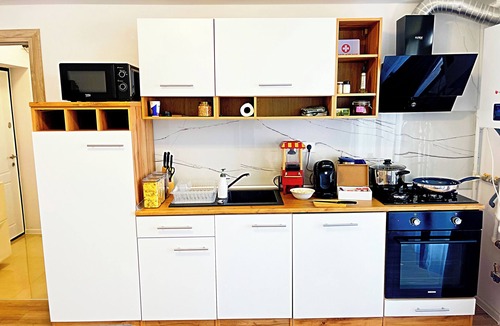 Chiajna Apartment | Chic Studio+ FullKitchen+ Free Parking+ Popcorn